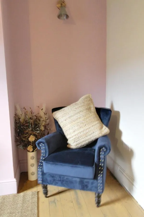 بيت للعطل Spacious 4 Double Bedroom House In Huddersfield With Parking