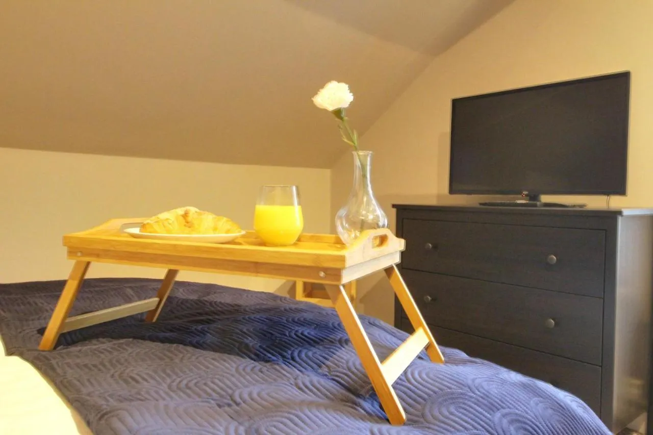Spacious 4 Double Bedroom House In Huddersfield With Parking بيت للعطل