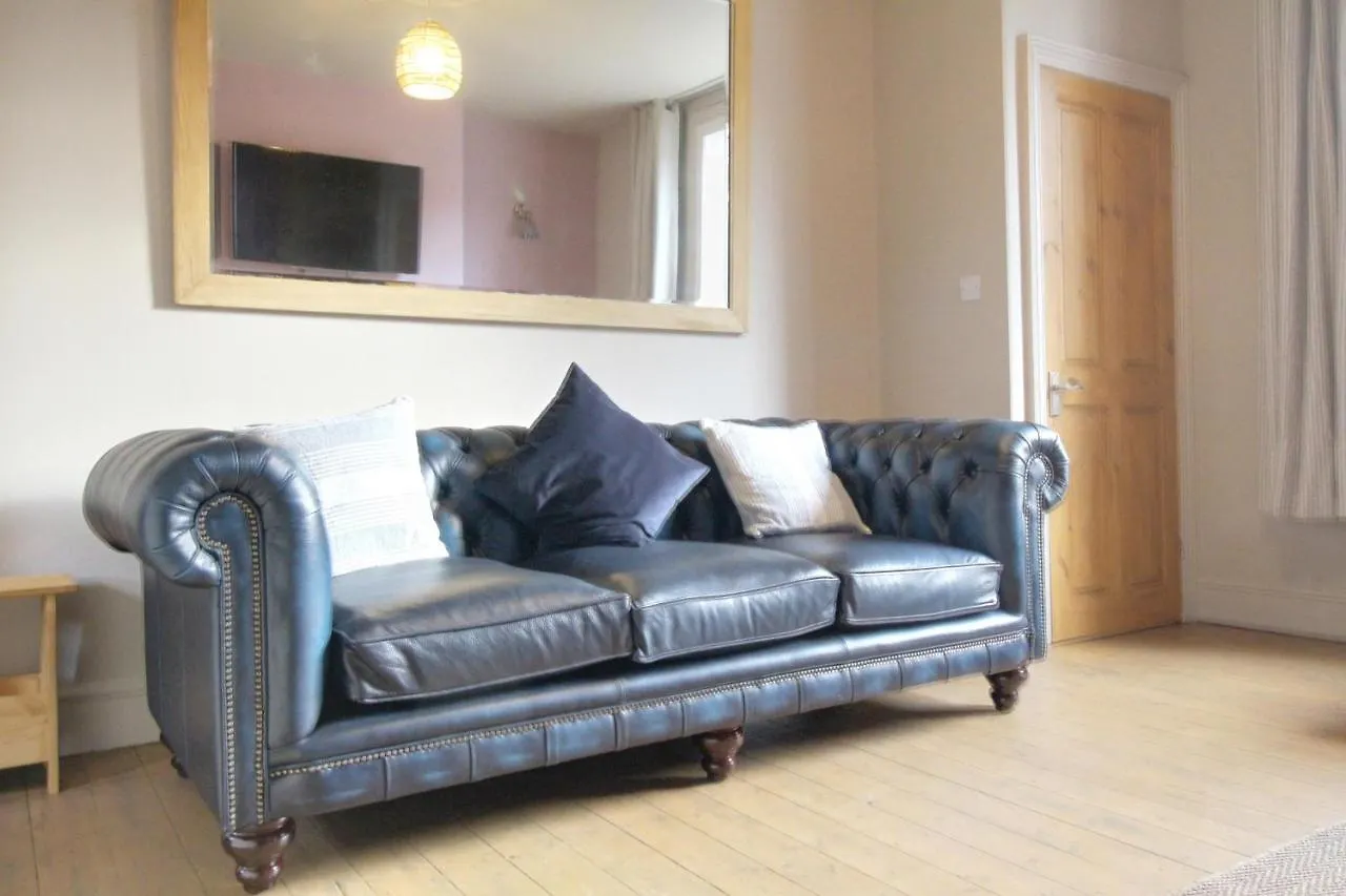 بيت للعطل Spacious 4 Double Bedroom House In Huddersfield With Parking